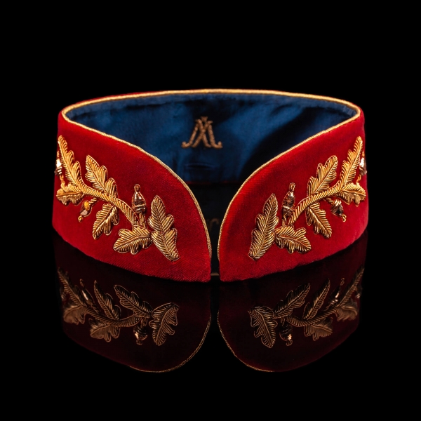 Mpereur detachable Goldwork collar with Oak branch pattern in gold and red velvet