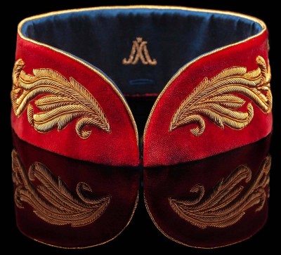 media/image/Mpereur-Baroque-Goldwork-detachable-collar-red-velvet.jpg